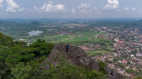 Jelajah Alam Solo Raya: 6 Gunung Ramah Pemula dengan Panorama Memukau