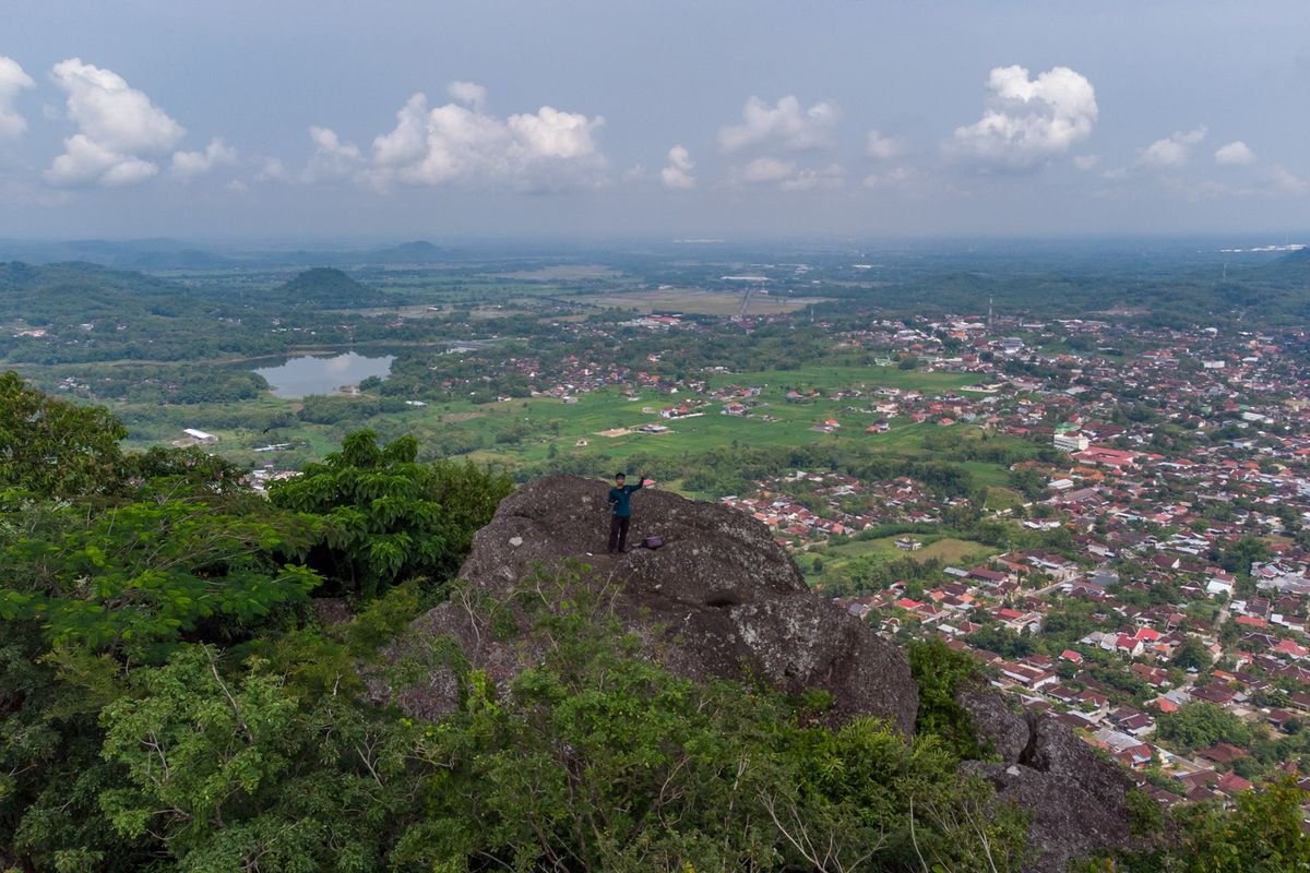 Jelajah Alam Solo Raya: 6 Gunung Ramah Pemula dengan Panorama Memukau