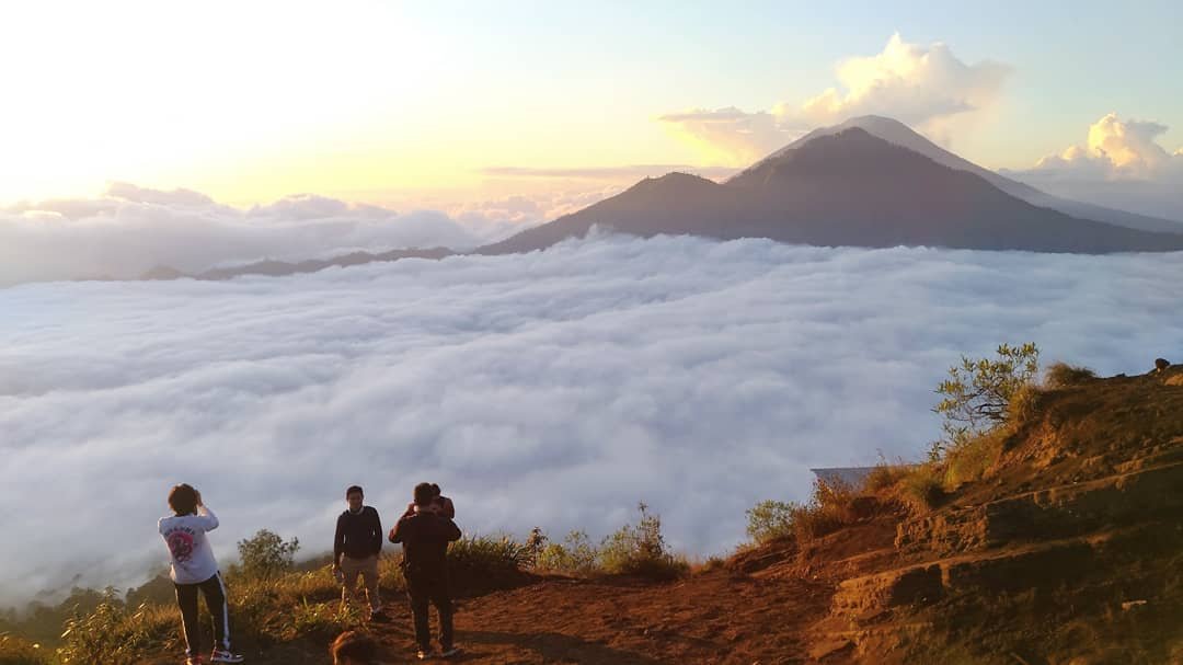 Melampaui Sunrise Trekking: Panduan Jelajah Petualangan di Kaldera Purba Batur