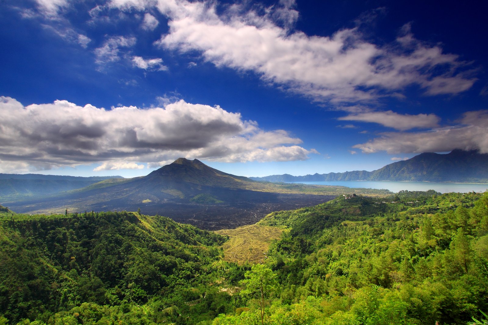 Mahakarya Kaldera Ganda Batur: Mengapa Dinobatkan sebagai Salah Satu yang Terindah di Dunia?
